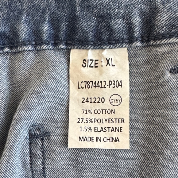 Luvamia Size XL High-Rise Light Blue Wash Jeans Measurements in pics. - Picture 4 of 7